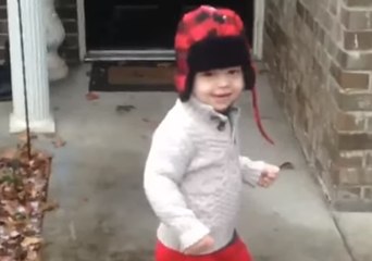 Toddler Can't Stop Saying 'Wow' When Seeing First Snow in Tallahassee