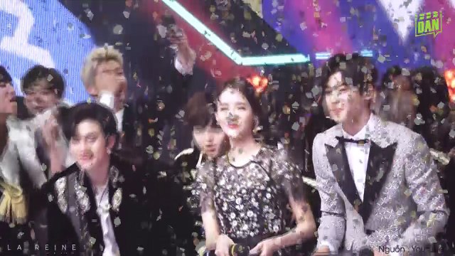 Yoona xinh đẹp rạng rỡ giữa dàn mỹ nam tại sân khấu âm nhạc cuối năm