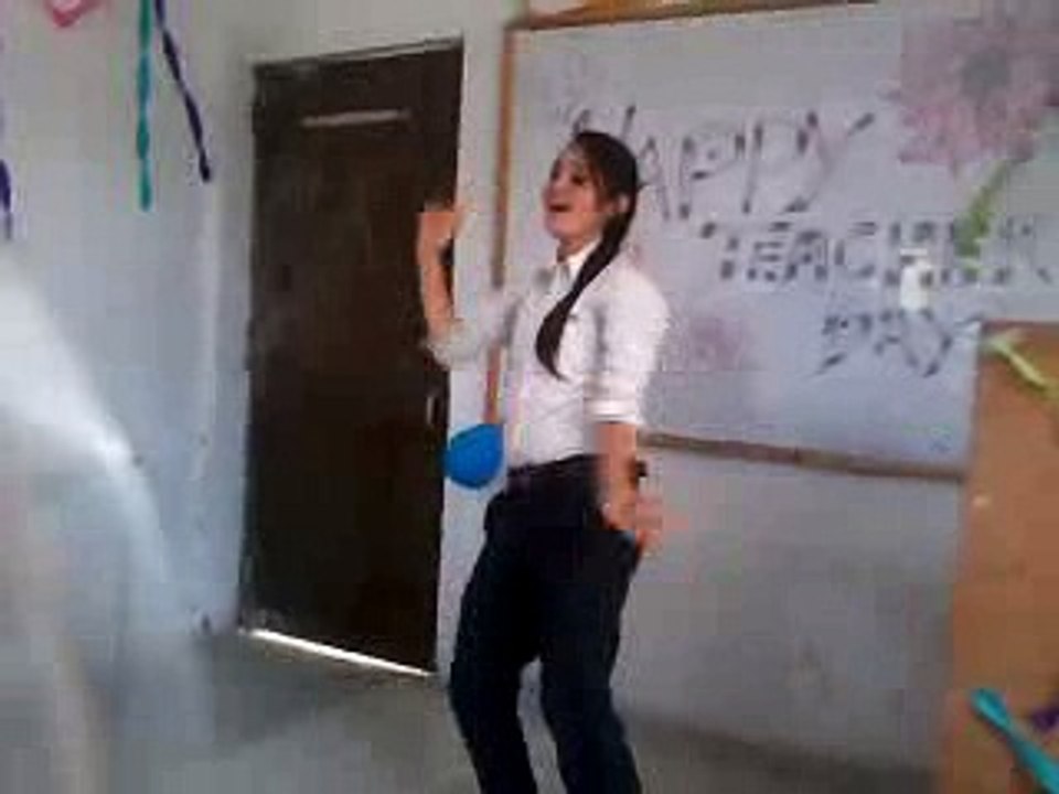 Indian_girl_dance_in_college