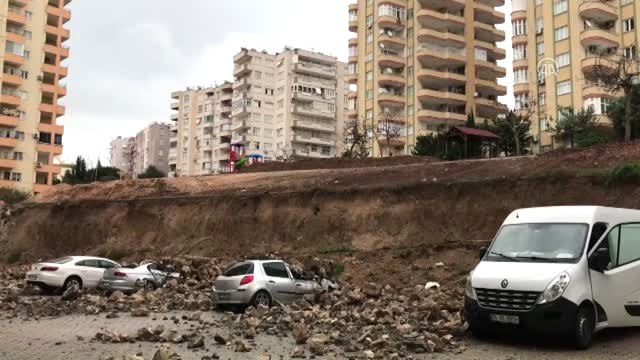 Sitenin İstinat Duvarı Çöktü