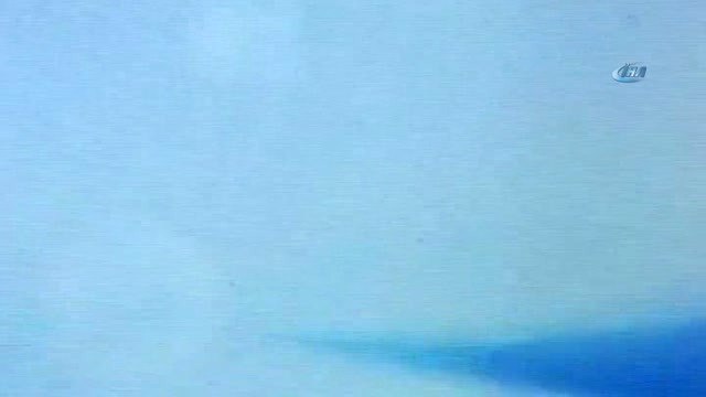 Kamyonetten Uçan Karton Parçası Otomobile Yapıştı, Faciadan Dönüldü