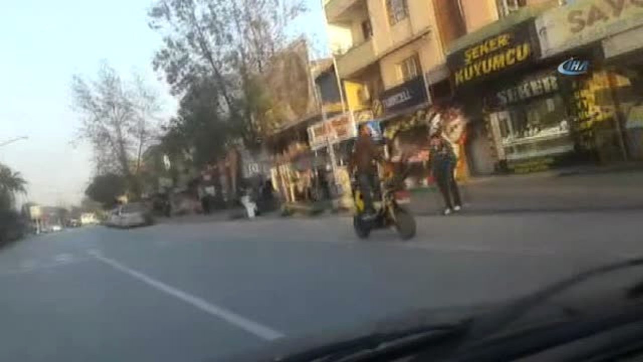 Ayakta Motosiklet Sürüp Telefonla Konuştu...çıl...