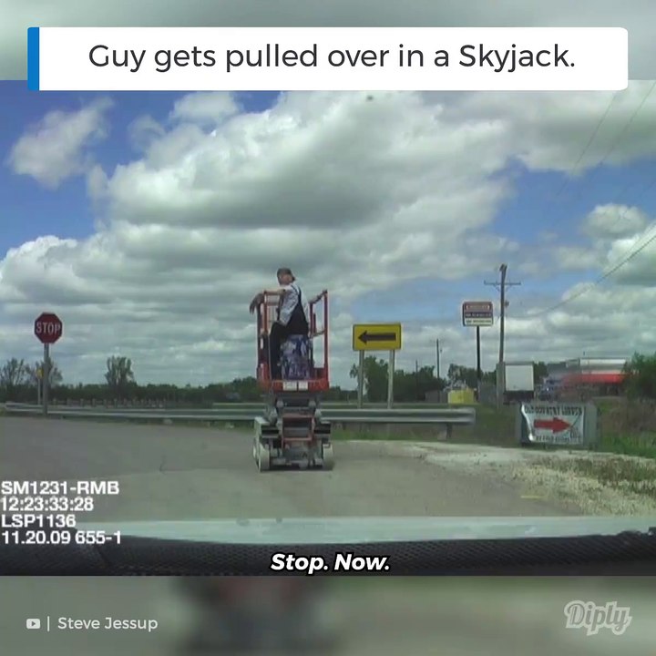 Ce gars se ballade en chariot élévateur sur la route... Arrestation tellement bizarre