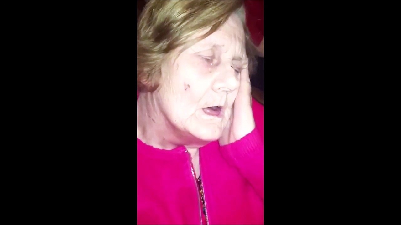 Quand tu réveilles mamie pendant sa sieste... Réaction mythique