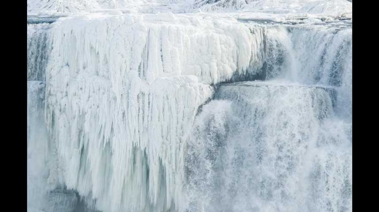 Les chutes du Niagara gelées, la vague de froid s'installe