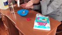13 YEAR OLD SISTER TEACHES ME HOW TO MAKE SLIME
