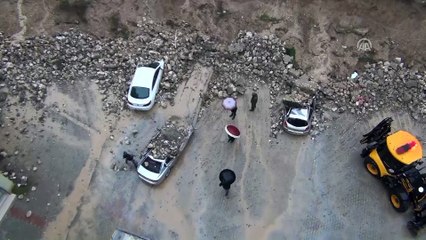 Sitenin istinat duvarı çöktü (3)- ADANA