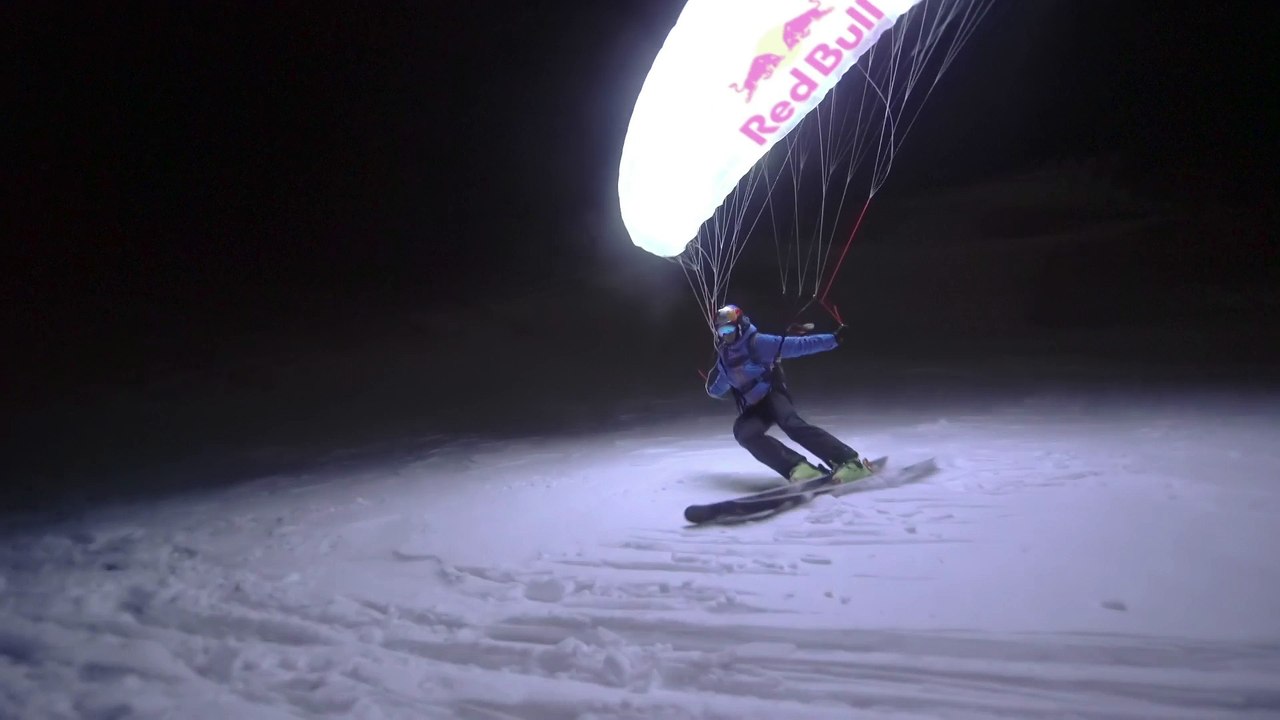 Adrénaline - Parapente : La descente magique de Valentin Delluc de nuit en parapente