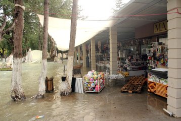 Tesisler Sular Altında Kaldı