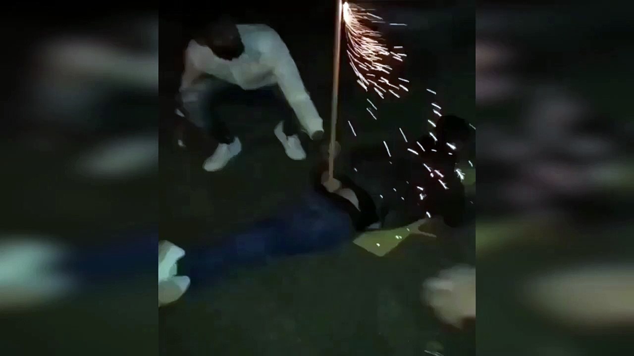 Feu d'artifice dans les fesses (Fail)
