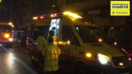 Conductor sobrevive a una caída de diez metros con su coche