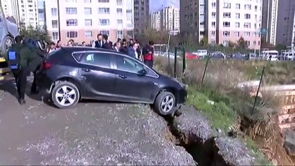 Ataşehir'de  İstinat Duvarının Çökme Anı Kamerada