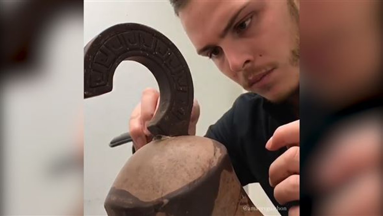 Schoki-Zentaur: Chocolatier zaubert fabelhafte Werke