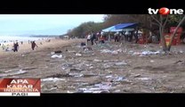 Pesta Tahun Baru Menyisakan Sampah di Pantai Kuta