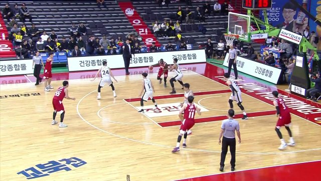 '브라운 45점' 전자랜드, 삼성 꺾고 3연승 / YTN