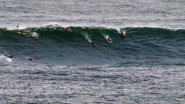 Adrénaline - Surf : Une grosse vague à la rame ce jeudi à Belharra pour le surfeur portugais Alex Botelho