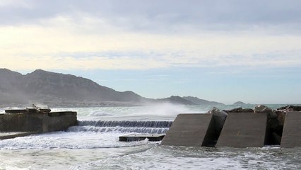 Surfistas enfrentam Eleanor