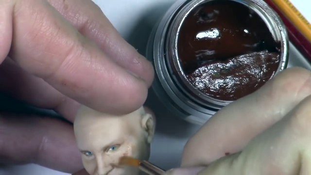 Talented Artist Sculpts Couple for Their Wedding