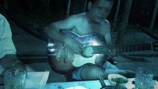 Chuyến tàu hoàng hôn - guitar thùng [720p]