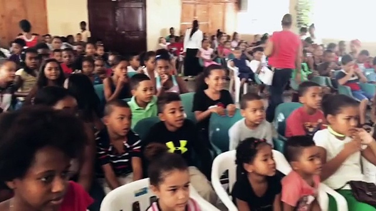 Alexandra Fernandez Esposa de Mozart La Para esta dando Reyes! Cuando ella vio la Reacción de ella fue Gra...