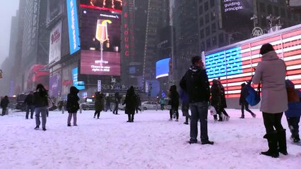 Video herunterladen: Gece başlayan kar yağışı hayatı olumsuz etkiliyor - NEW YORK