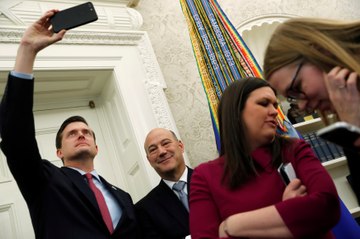 White House Staffers Banned From Using Cell Phones