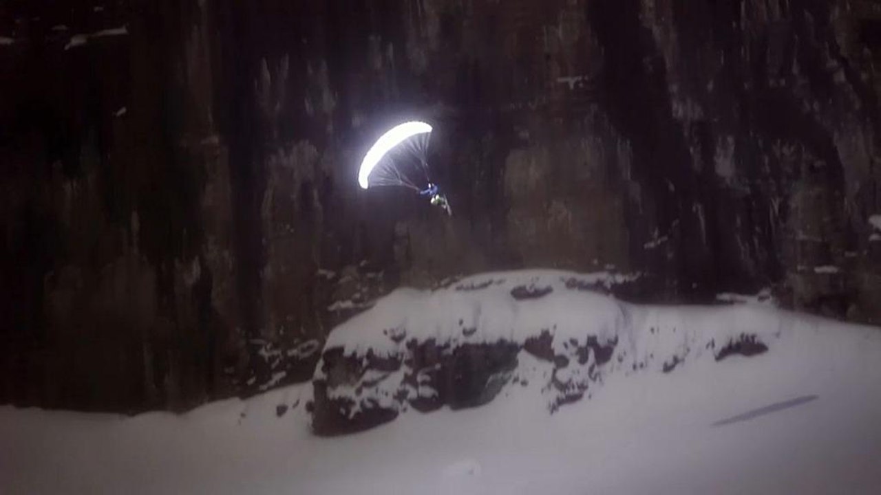 Voo noturno sobre o glaciar de Bossons