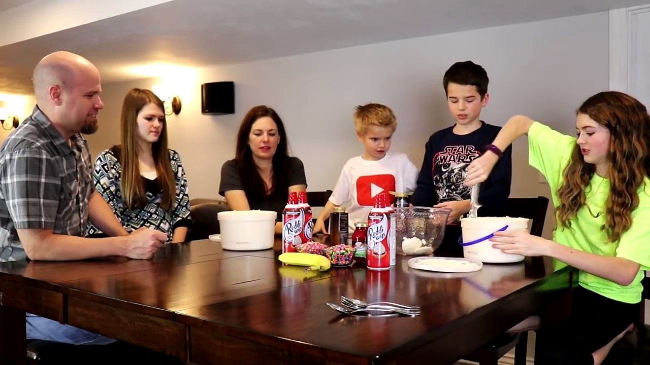 Giant Ice Cream Sundae / That YouTub3 Family