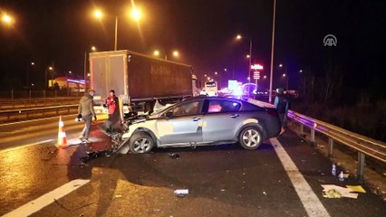 Kamyon, otoyolda ters şeritte giden otomobile çarptı: 1 yaralı - BOLU