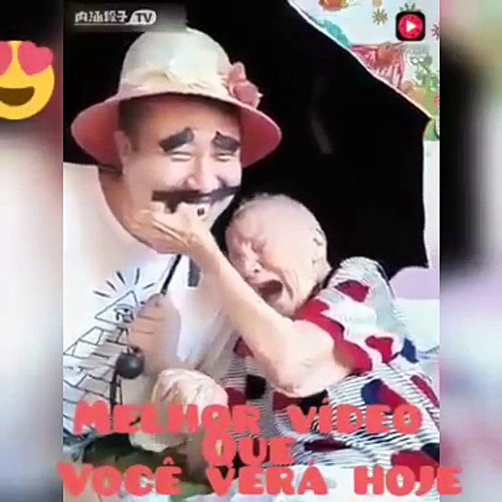 Neto cuidando da vó