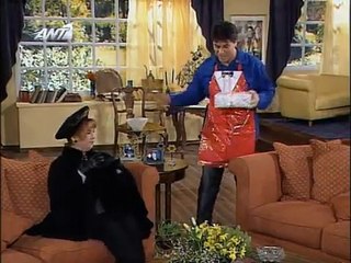 Νταντά για όλες τις δουλειές E24