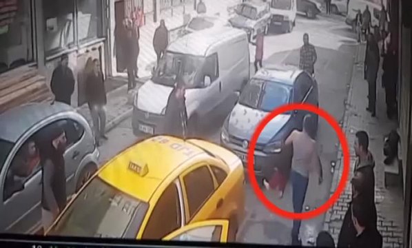 Kızının Boğazına Bıçak Dayadı