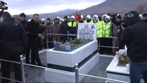 İzmir Adliyesindeki Saldırıda Şehit Olan Fethi Sekin Mezarı Başında Anıldı