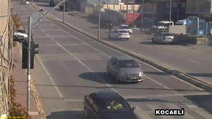 Ölümden Elektrik Direği Kurtardı...o Anlar Saniye Saniye Kamerada