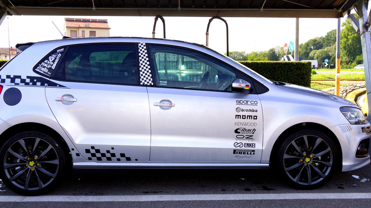 VOLKSWAGEN POLO WORKING FAST