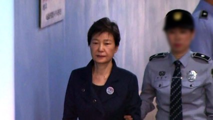 '특활비 뇌물' 박근혜·前 국정원장, 같은 재판부...이르면 이달 시작 / YTN