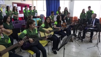 Öğrenci korosunun baterist müdürü - HATAY