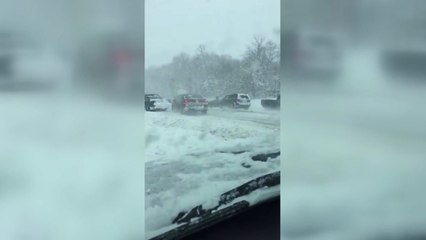 [이브닝] 美 폭설로 40중 추돌 "Oh My God!" / YTN