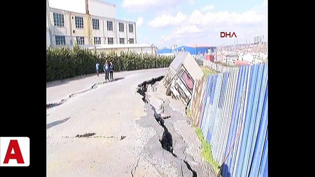 Esenyurt'ta kazı çalışması sırasında toprak kayması