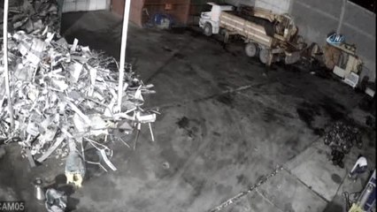 Hırsızlar Önce Güvenlik Kamerasına, Ardından Polise Yakalandı