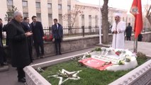 Başbakan Yıldırım, Muhsin Yazıcıoğlu'nun Mezarını Ziyaret Etti
