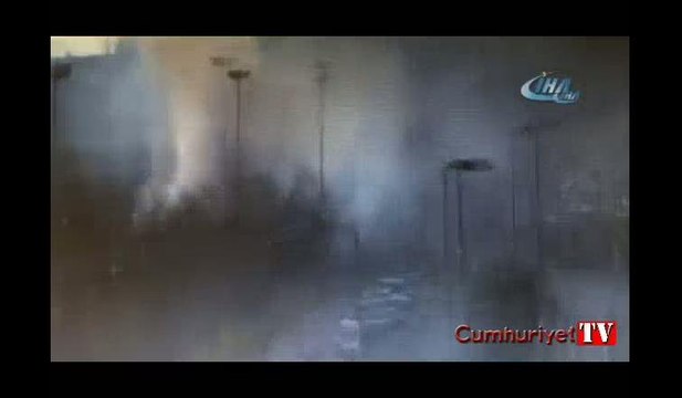 E-5 Otoyolu Avcılar mevkiinde yol kenarında yoğun duman yükseliyor