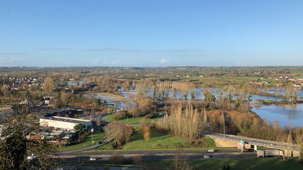 Une montée des eaux impressionnante à Avranches