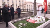 Başbakan Yıldırım, Muhsin Yazıcıoğlu'nun Kabrini Ziyaret Etti