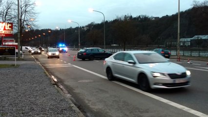 Accident entre une voiture et une moto quai d'Arona à Huy
