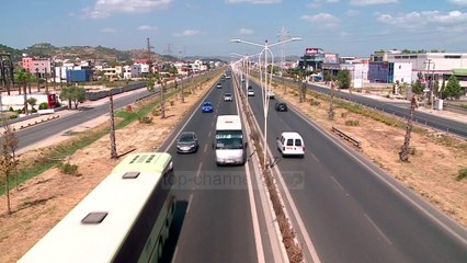 Скачать видео: Turistët sfidojnë thirrjet e shteteve të tyre  - Top Channel Albania - News - Lajme