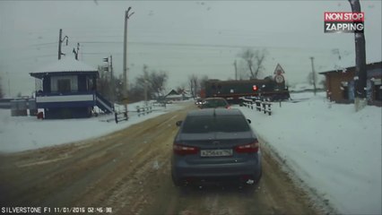 Russie : un adolescent se fait heurter par un train, la vidéo choc