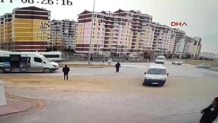 Konya Eşi Gözünün Önünde Hafif Ticari Aracın Altında Kaldı