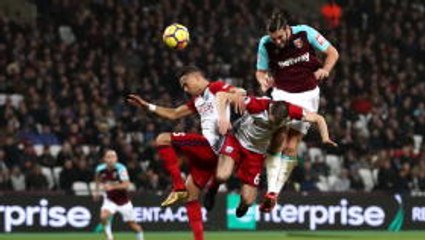 Carroll to Chelsea? Signing players is not my job - Conte