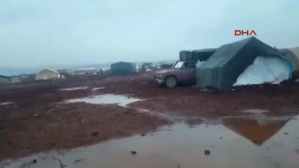 Hava Saldırılarından Kaçıp Barınmak İçin Kurdukları Çadırlar Sular Altında Kaldı